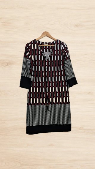 Vestido con Estampado Geométrico Midi