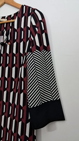 Vestido con Estampado Geométrico Midi