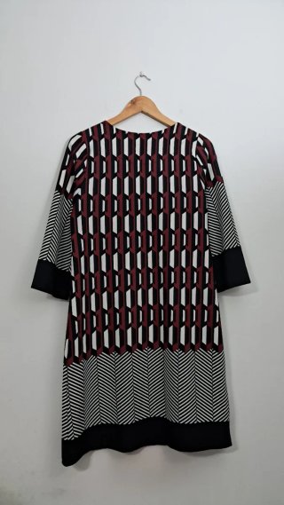 Vestido con Estampado Geométrico Midi