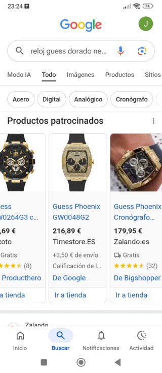 Reloj Guess Dorado y Negro es el del medio