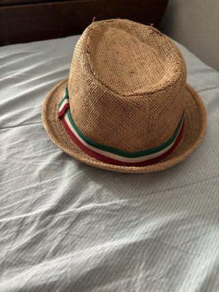 Cappello di paglia con nastro tricolore
