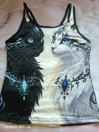 Camiseta tirantes gatos blanco y negro