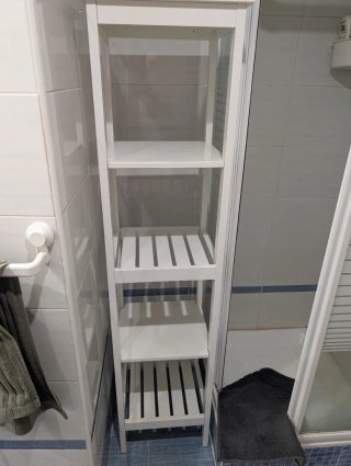 Mueble de baño blanco y azul
