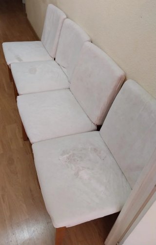 Mesa y sillas de madera.Sillas para tapizar