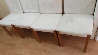 Mesa y sillas de madera.Sillas para tapizar