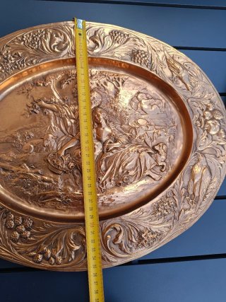 Plato decorativo repujado cobre