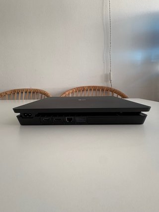 PS4 Slim 500GB + 2 controller + 9 giochi (FC 25, GTA V e+)