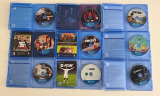 PS4 Slim 500GB + 2 controller + 9 giochi (FC 25, GTA V e+)