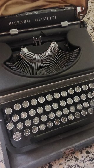 Máquina de escribir Hispano Olivetti
