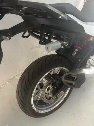 BMW F900 XR Gris/Blanco, esta como nueva,