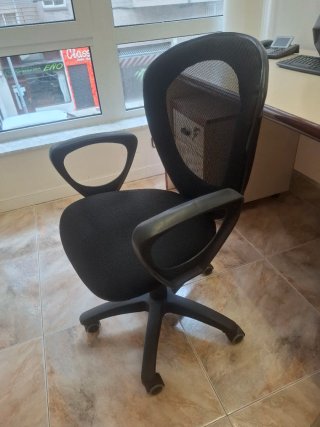 Silla de oficina negra