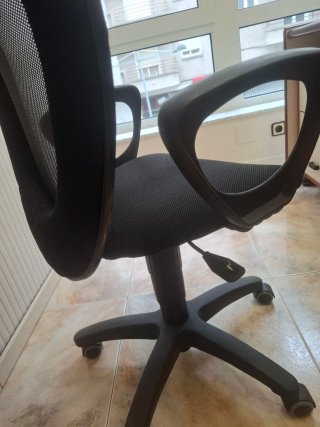 Silla de oficina negra