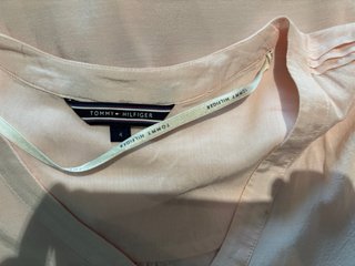 Tommy Hilfiger camisa t- 4 usada 2 veces rosa