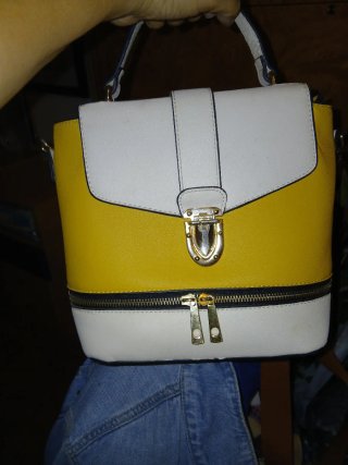 Bolso blanco y amarillo
