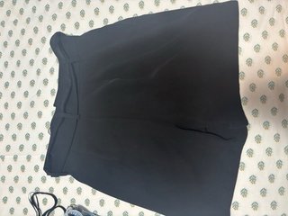 Pantalón corto negro con cinturón
