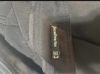 Pantalón corto negro con cinturón