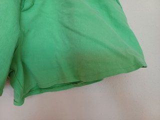 Pantalón corto vaquero verde.