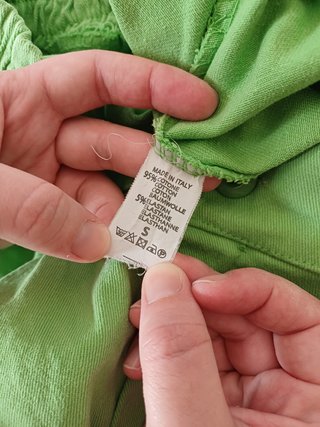 Pantalón corto vaquero verde.