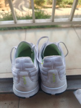 Zapatillas de fútbol para césped artificial