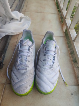Zapatillas de fútbol para césped artificial
