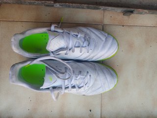 Zapatillas de fútbol para césped artificial