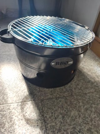 Barbacoa Cubo Metal Negra se uso una vez