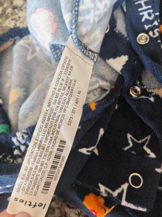 Pijama para perro con estampado navideño