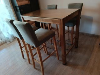 Mesa de comedor alta con cristal y 4 sillas
