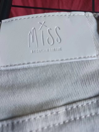 Vaqueros beige mujer