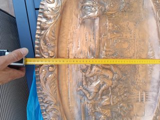Plato repujado decorativo Soldados con picas