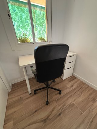 Mesa Escritorio Blanca con Silla Negra