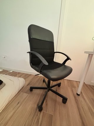 Mesa Escritorio Blanca con Silla Negra