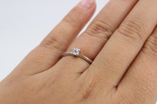 049-01-00198 Anillo Oro Blanco 18k con Diamantes