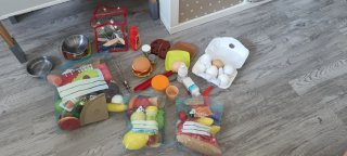Cocina de juguete de madera y todos los accesorios