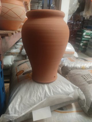 Tinaja de barro artesanal