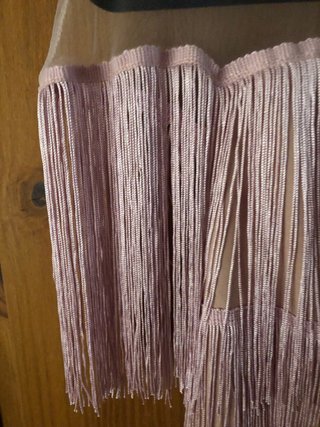 Vestido rosa con flecos