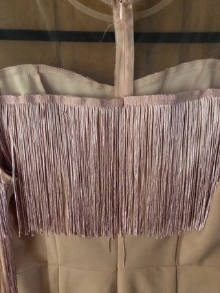 Vestido rosa con flecos