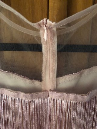 Vestido rosa con flecos