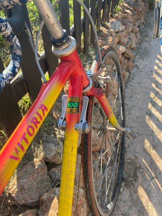 Bicicleta Antigua Carretera Roja y Amarilla