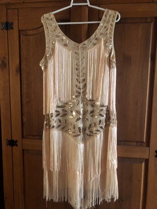 Vestido de flecos y pedrería