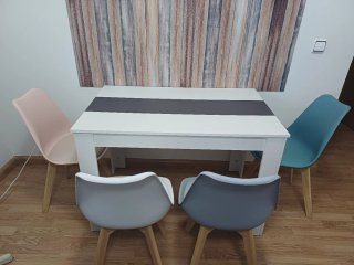 MESA DE COMEDOR CON 4 SILLAS ESTILO NORDICO