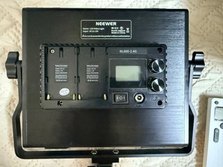 Kit 2 Focos LED Neewer NL660-2.4G + Trípodes