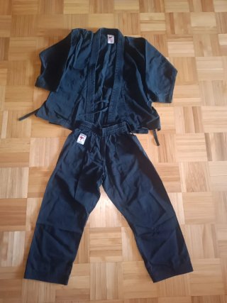 Lote Ropa y Cinturones Artes Marciales