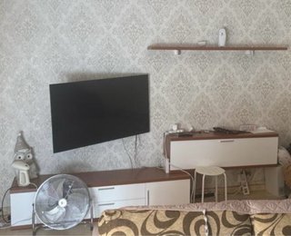 Mueble de salón madera y plástico