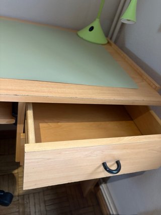 Escritorio madera y plástico