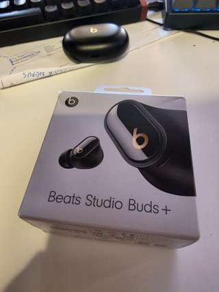 Beats Studio Buds + Nero e Oro