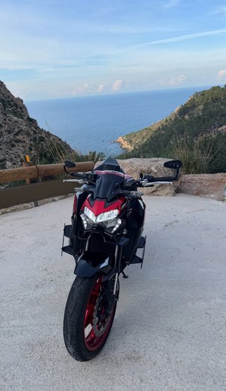 Kawasaki Z900 A2 Negra/Roja Naked