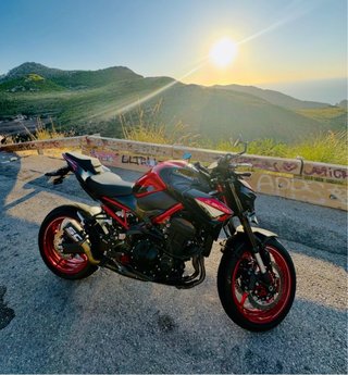 Kawasaki Z900 A2 Negra/Roja Naked