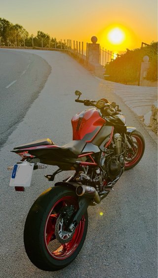 Kawasaki Z900 A2 Negra/Roja Naked