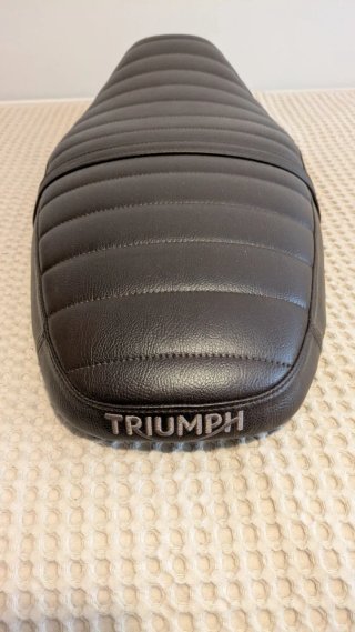 Asiento marrón Triumph Speed Twin 900 modelo 2025.